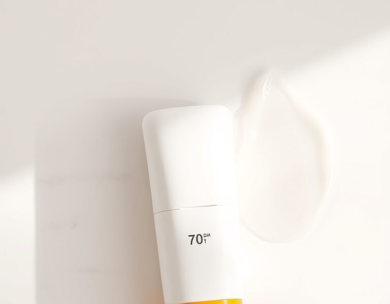 Best Sunscreen for Oily Acne Prone Skin: Expert Guide